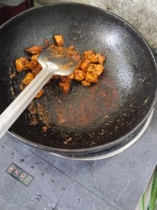 cast iron pattre ranna korle lege jai keno